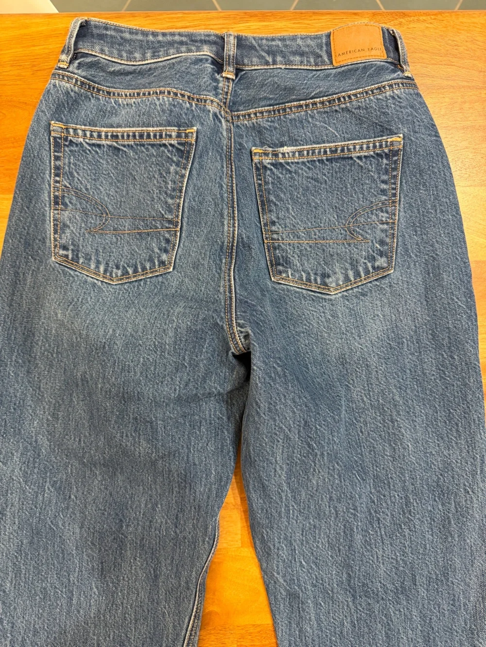 American Eagle Outfitters Mom Straight High-Rise Jeans Size 2